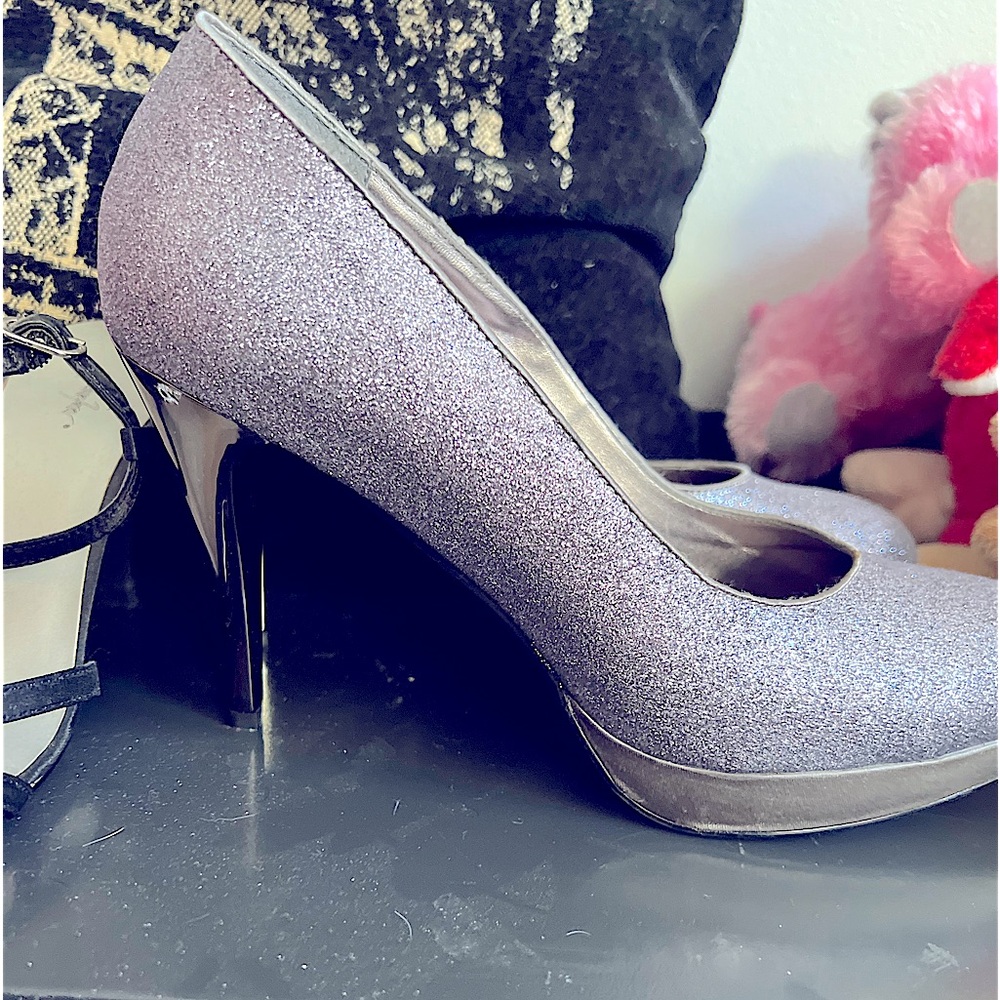 Silver pumps w silver sparkles size 10 wore once for the prom